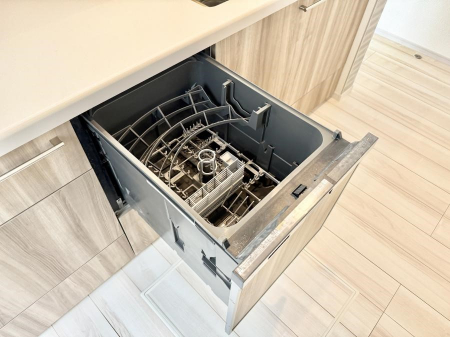 ���̑����ρ@�ݔ�����ԂȂ����I�H����s�J�s�J�Ɏd�グ�Ă���܂�