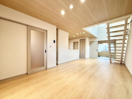 ���r���O�@�����������݂̂���Ɩ����S�n�悢�A���났�̃��r���O