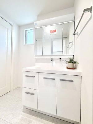 ʑEʏ@邢ʏ͖̎yłႢł