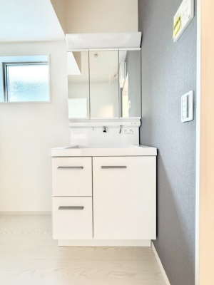 ʑEʏ@邢ʏ͖̎yłႢł