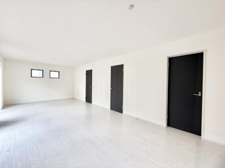 ���r���O�@���������S�n�̂����A���z�̃��r���O