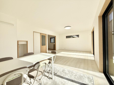 ���r���O�@���������S�n�̂����A���z�̃��r���O