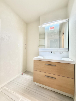 ʑEʏ@邢ʏ͖̎yłႢł