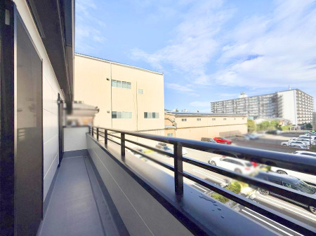 �o���R�j�[�@������ �G�߂̈ڂ낢����������J���I�ȋ�Ԃł�