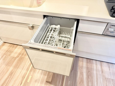 ���̑����ρ@�ݔ�����ԂȂ����I�H����s�J�s�J�Ɏd�グ�Ă���܂�