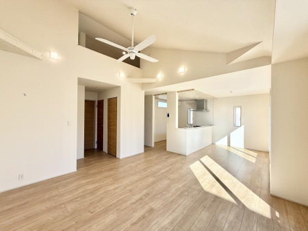 ���r���O�@���������났�ƏΊ炪�W�܂�A�S���܂郊�r���O