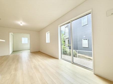 rO@났ƏΊ炪W܂AS܂郊rO