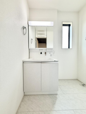 ʑEʏ@邢ʏ͖̎yłႢł