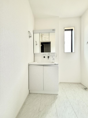 ʑEʏ@邢ʏ͖̎yłႢł