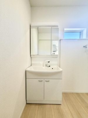 ʑEʏ@邢ʏ͖̎yłႢł