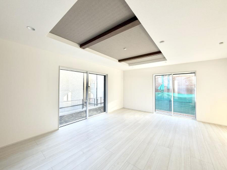 ���r���O�@���������S�n�̂����A���z�̃��r���O