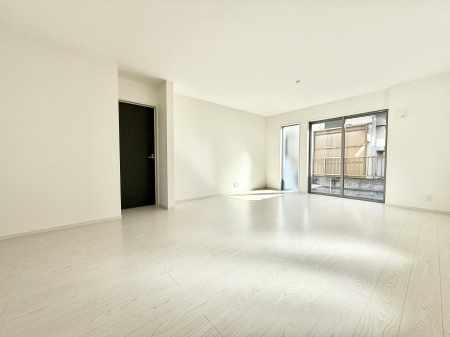 ���r���O�@���������S�n�̂����A���z�̃��r���O