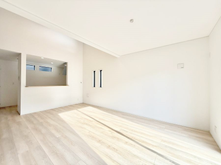 ���r���O�@���������S�n�̂����A���z�̃��r���O