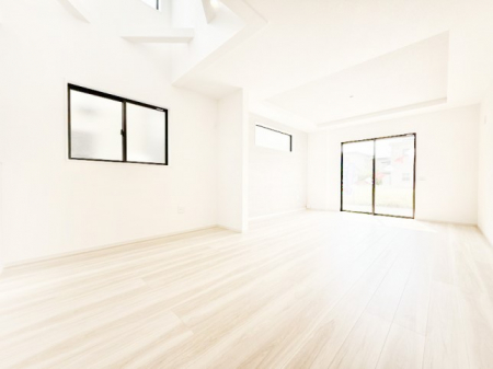 ���r���O�@���������S�n�̂����A���z�̃��r���O