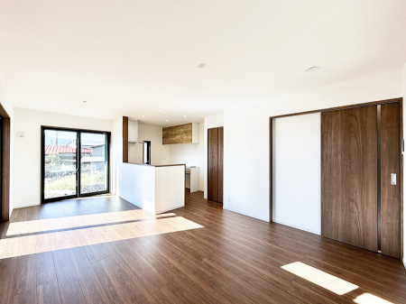 ���r���O�@���������S�n�̂����A���z�̃��r���O