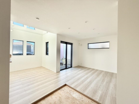 ���r���O�@���������S�n�̂����A���z�̃��r���O