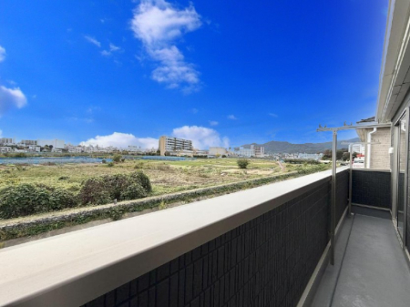 �o���R�j�[�@������ �G�߂̈ڂ낢����������J���I�ȋ�Ԃł�