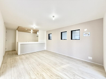 ���r���O�@���������S�n�̂����A���z�̃��r���O