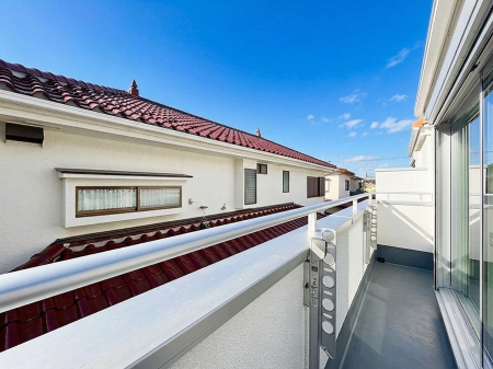 �o���R�j�[�@������ �G�߂̈ڂ낢����������J���I�ȋ�Ԃł�