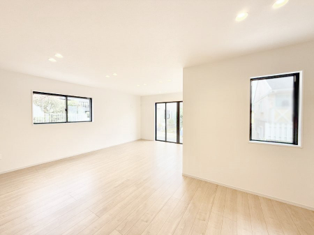 rO@났ƏΊ炪W܂AS܂郊rO