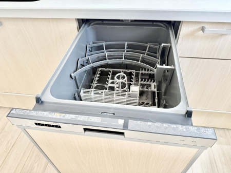 ���̑����ρ@�ݔ�����ԂȂ����I�H����s�J�s�J�Ɏd�グ�Ă���܂�