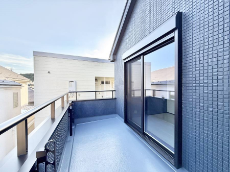 �o���R�j�[�@������ �G�߂̈ڂ낢����������J���I�ȋ�Ԃł�