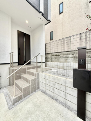 ց@Oρ n܂AΊ炠ӂ閈