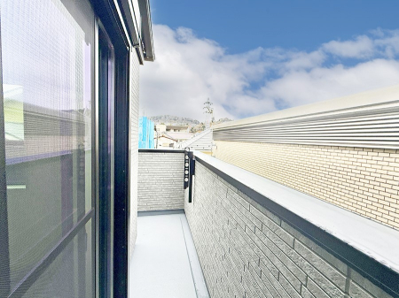 �o���R�j�[�@������ �G�߂̈ڂ낢����������J���I�ȋ�Ԃł�