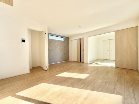 ���r���O�@���������S�n�̂����A���z�̃��r���O