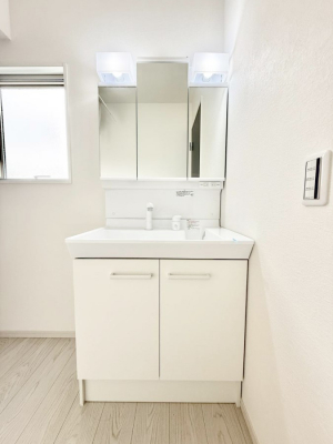 ʑEʏ@邢ʏ͖̎yłႢł