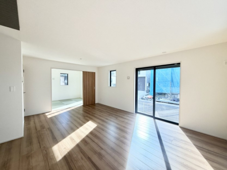 ���r���O�@���������S�n�̂����A���z�̃��r���O