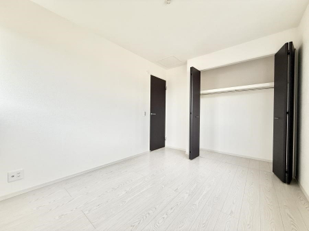 ̑ρ@F̂ŉ₩ȎԂy߂܂