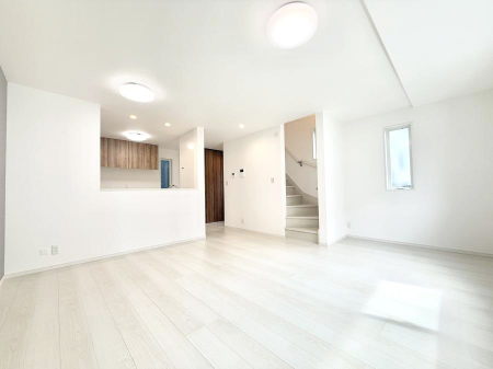 ���r���O�@���������S�n�̂����A���z�̃��r���O