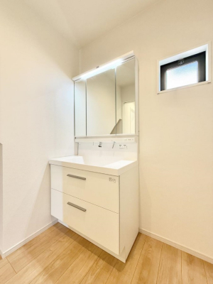 ʑEʏ@邢ʏ͖̎yłႢł