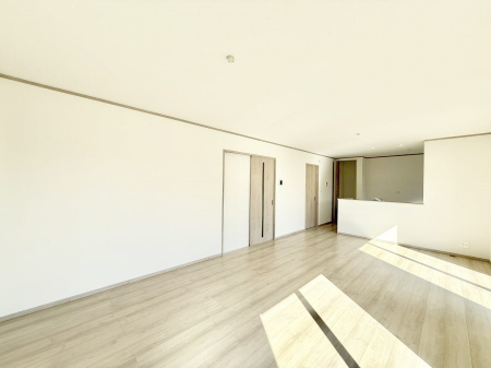 rO@났ƏΊ炪W܂AS܂郊rO