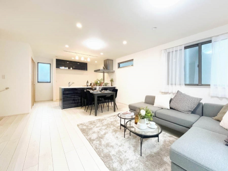 rO@났ƏΊ炪W܂AS܂郊rO