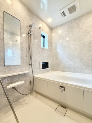 �����@����