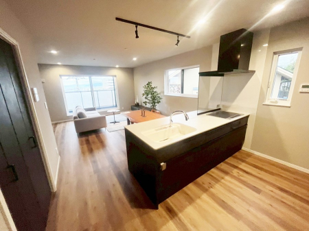 ���r���O�@�������Ƒ��ƂȂ���A�R�~���j�P�[�V�����̏�