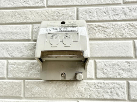 ���̑����ρ@�ݔ������O�ɓd���R���Z���g������΁A�������@�ő���O�ǂ�|������ȂǕ֗��ł��B