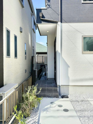 ���ց@�O�ρ� �V���v���Ŕ������A�Z�܂��̑���ۂ��ʂ錺�ւł�