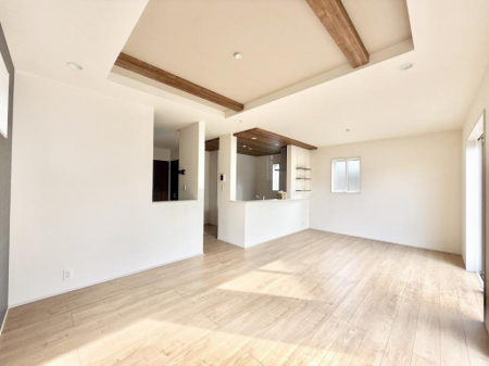 ���r���O�@���������S�n�̂����A���z�̃��r���O