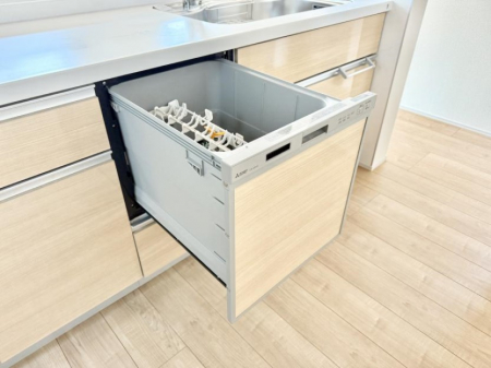 ���̑����ρ@�ݔ�����ԂȂ����I�H����s�J�s�J�Ɏd�グ�Ă���܂�