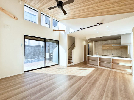 ���r���O�@���������R�Ɖ�b�����܂��A�S�n�悢�ЂƂƂ�