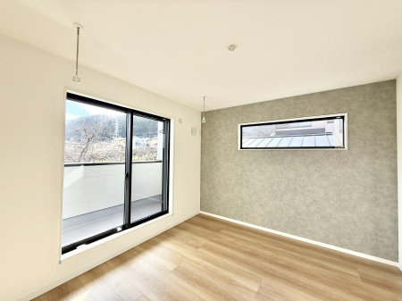 �Q���@�������V���v���ȋ�ԂŁA���[�t���x�b�h��f�X�N�ȂǁA���@�\�ȉƋ�����p���₷���ł�