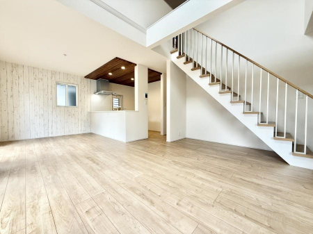 ���r���O�@���������났�ƏΊ炪�W�܂�A�S���܂郊�r���O