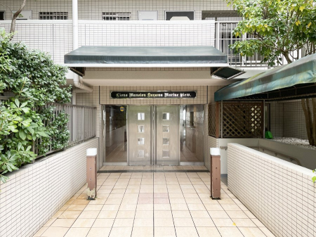 �G���g�����X�@�O�ρ��A�邽�тɈ��S����^���Ă����A���J�ɊǗ����ꂽ���L���