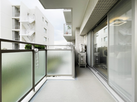 �o���R�j�[�@������ �G�߂̈ڂ낢����������J���I�ȋ�Ԃł�