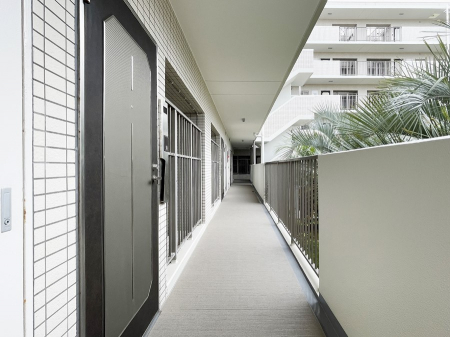 ���ց@�O�ρ� �V���v���Ŕ������A�Z�܂��̑���ۂ��ʂ錺�ւł�