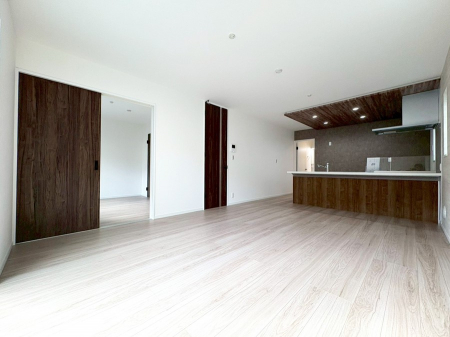 rO@났ƏΊ炪W܂AS܂郊rO