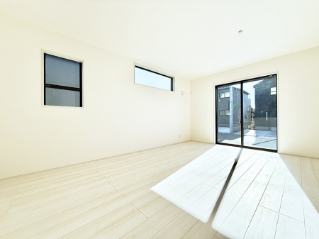 ���r���O�@���������S�n�̂����A���z�̃��r���O